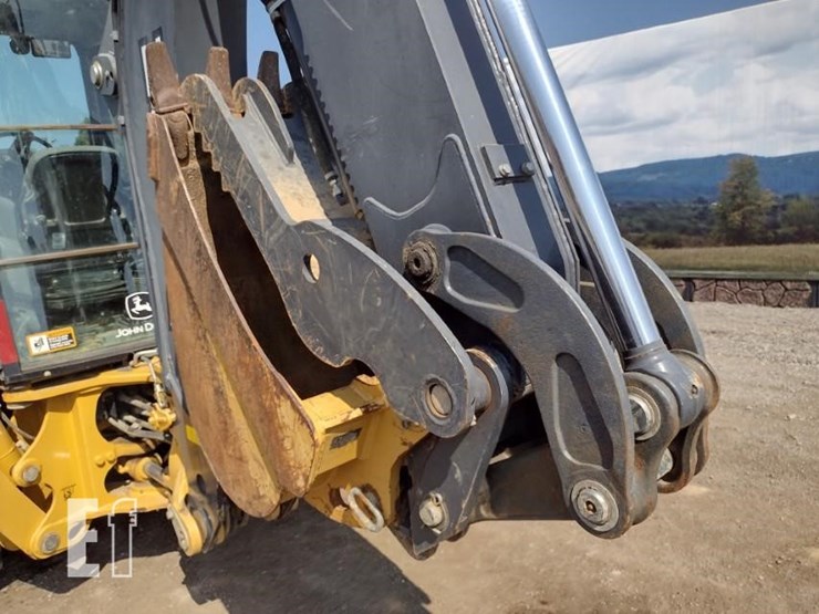 2017-deere-310sl-image-32