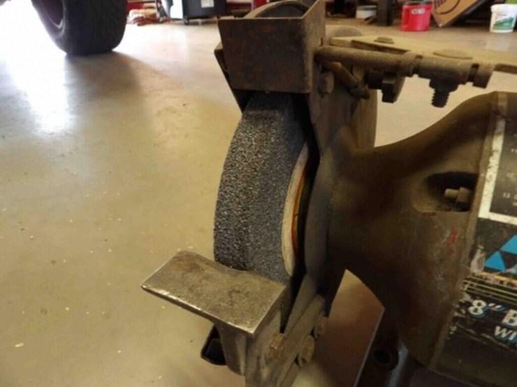 delta-8"-bench-grinder-w/-lamp-image-4