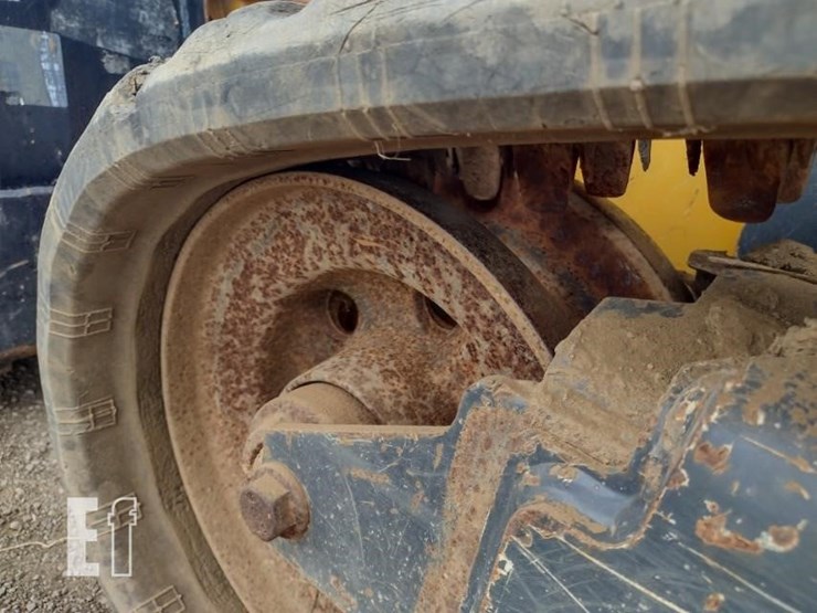 2020-deere-325g-image-25