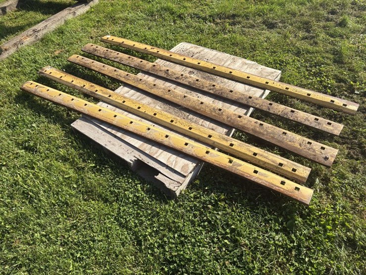 (5)-8’-used-grader-blades,-off-of-cat,-(a)-image-3