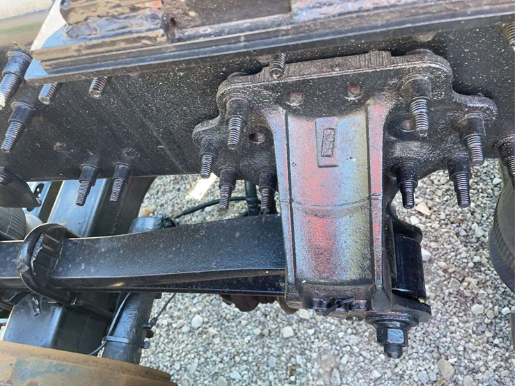 2017-volvo-day-cab-semi-image-45