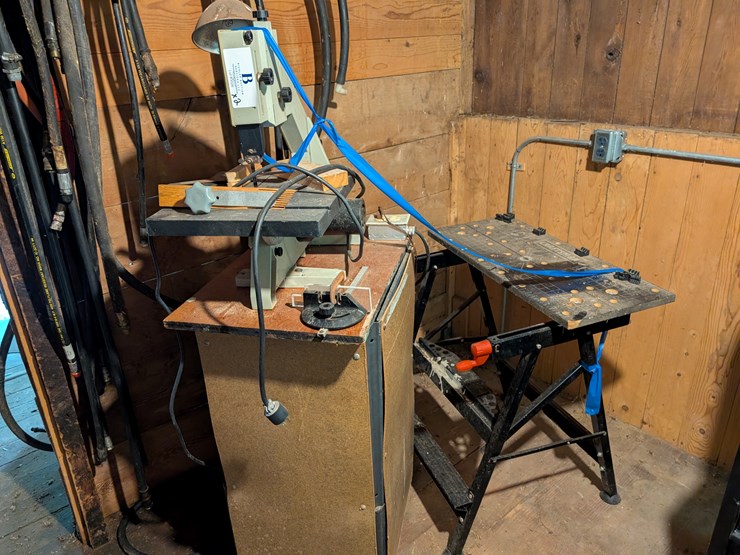 #3026-•-black-&-decker-bandsaw-image-2