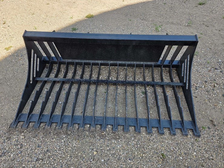 68”-rock-bucket,-universal-hookups,-4”-spacings,-3/8”-outside-steel-with-¼”-steel-teeth,-new-image-2