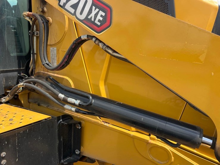 2021-caterpillar-420-image-22