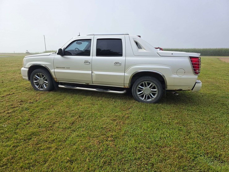 2003-cadillac-escalade-image-17