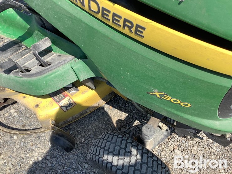 john-deere-x300-image-11