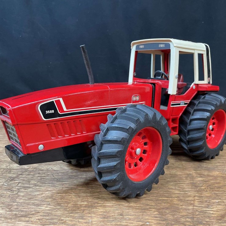 1/16 IH 3588 Ertl