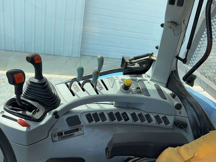new-holland-t6020-image-21
