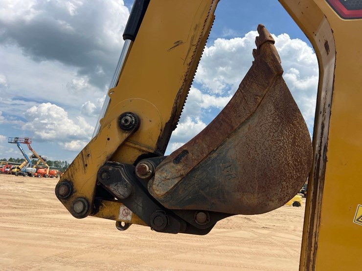 2021-caterpillar-420-image-27