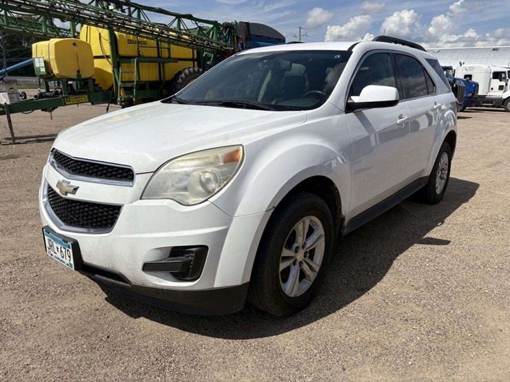 2010-chevy-equinox-lt-awd,-2.4l-ecotec,-4-door,-225/65r17-on-alloy-wheels,-cloth,-power-drivers-seat-image-1