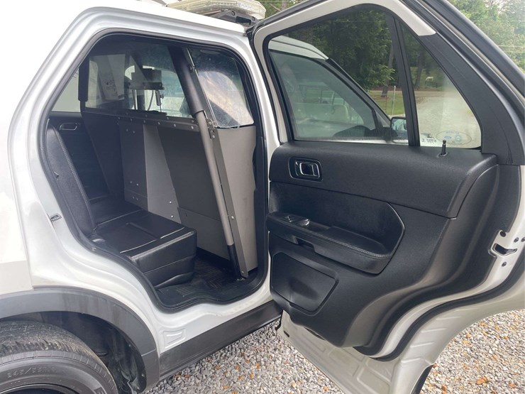 2018-ford-explorer-image-24