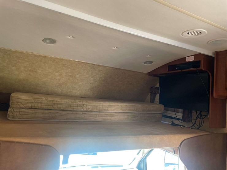 2010-ford-e450-image-33