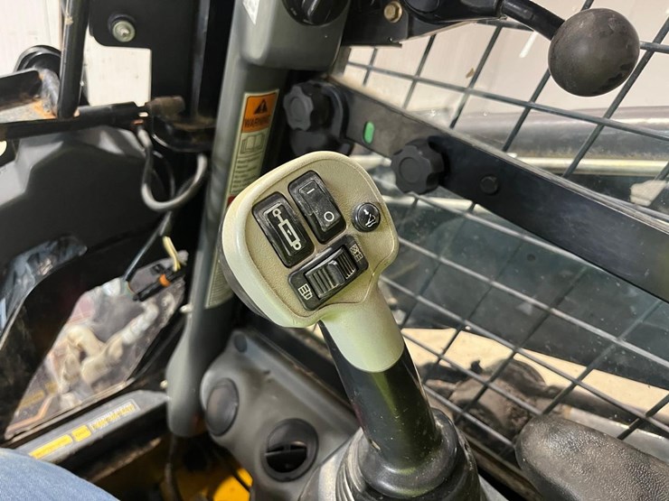 new-holland-c232-image-35
