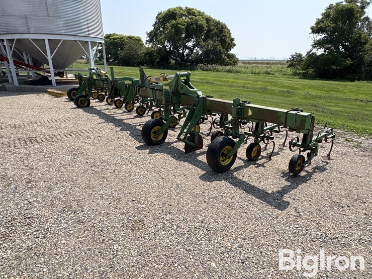 john-deere-845-image-1