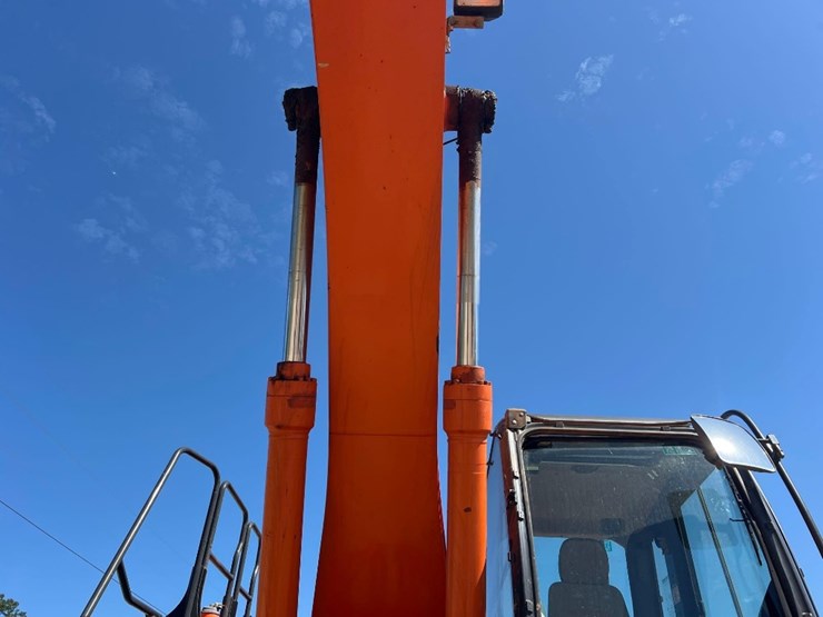 hitachi-zaxis-250lc-6n-excavator-image-13