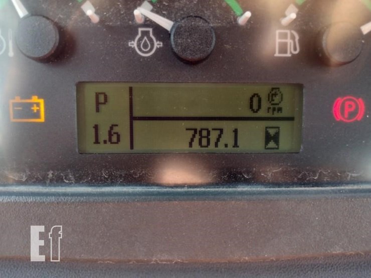 2022-deere-450k-image-6