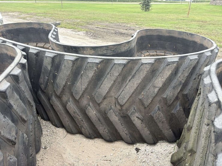 (2)-36”-tractor-tracks,-damaged,-buying-all-for-one-money-image-7