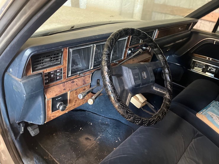 1987-lincoln-town-car-limousine-image-12