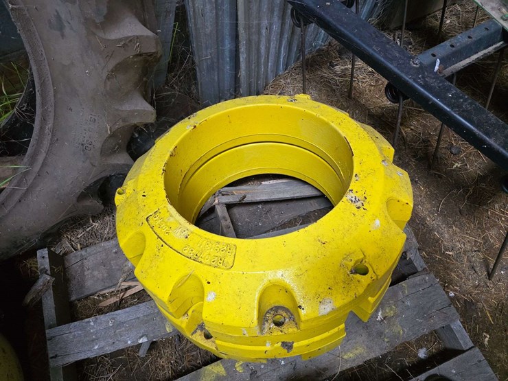 (2)-john-deere-rear-wheel-weights,-205kg,-part-#-in-photos-image-4