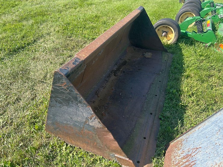 john-deere-light-material-bucket-image-2