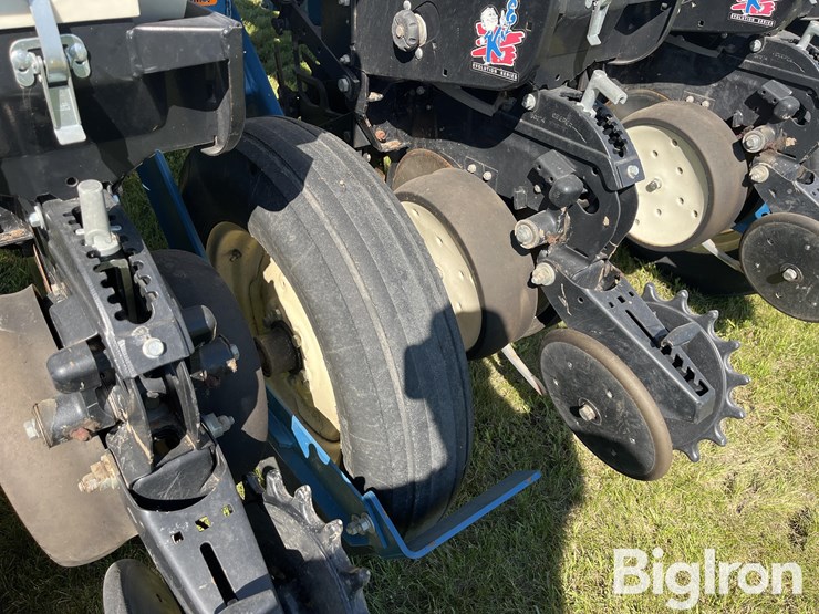 2015-kinze-3200-image-19