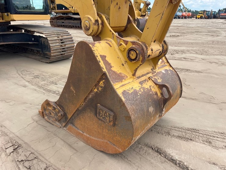 2022-caterpillar-317-image-10