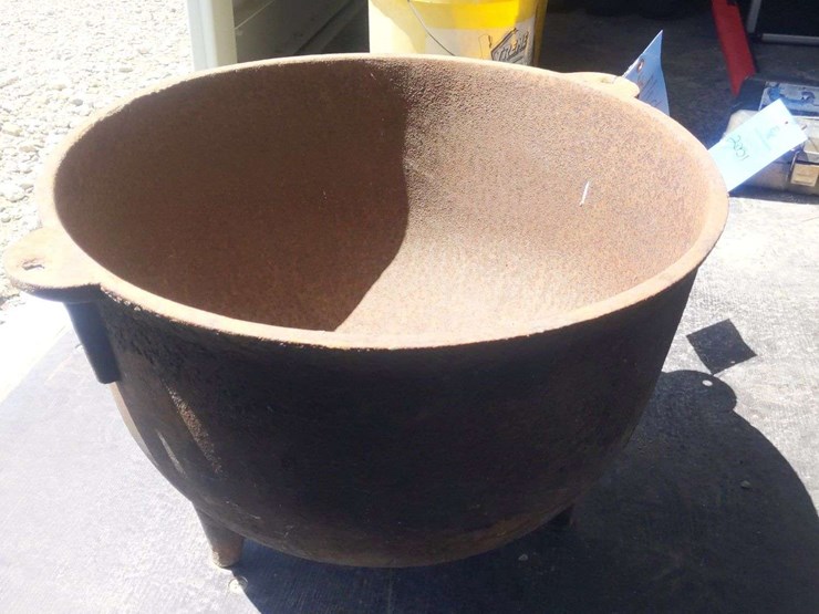 cast-iron-cauldron-image-5