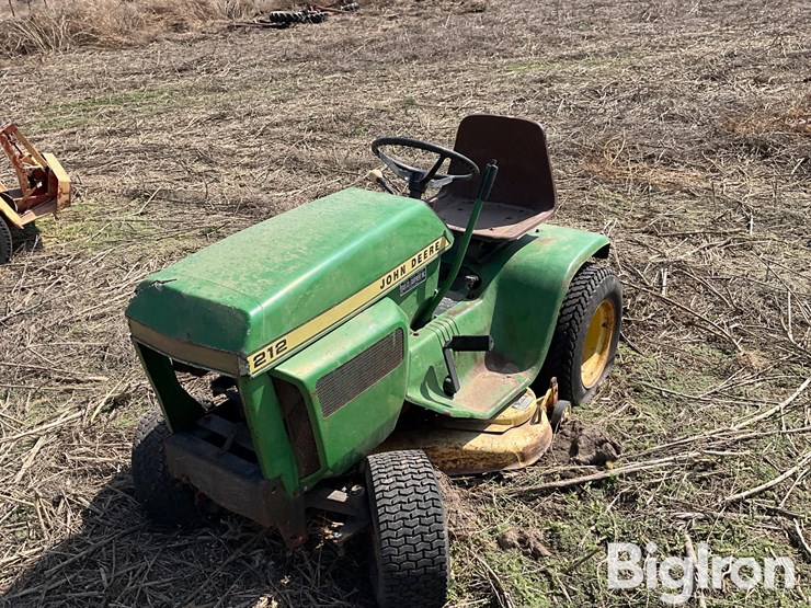 john-deere-212-image-1