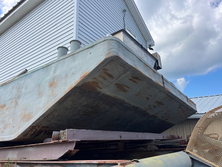 #105-•-living-quarters-barge-image-4