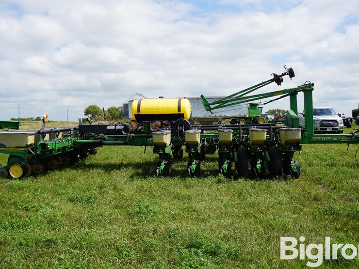john-deere-7200-image-4