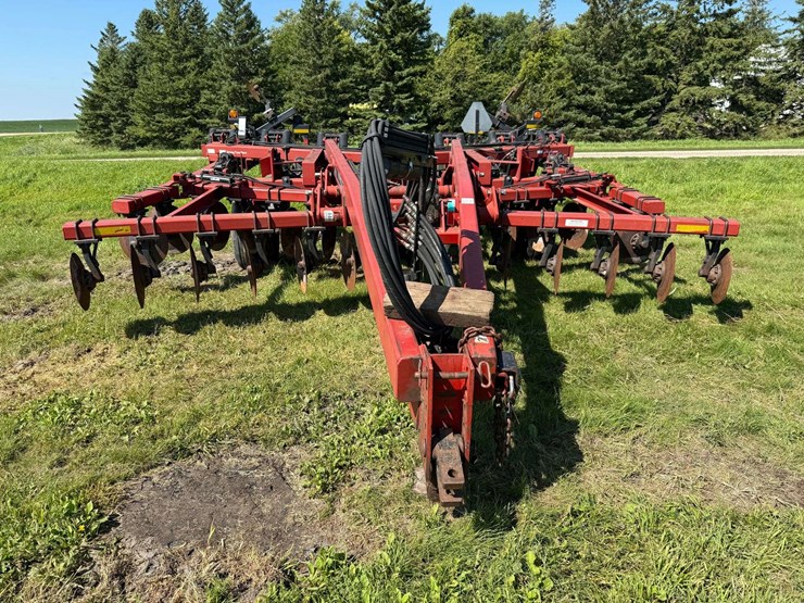 case-ih-730b-ecolo-tiger-disk-ripper,-rear-leveler,-30”-spacing,-2-bearings-are-out-but-2-good-used-image-2
