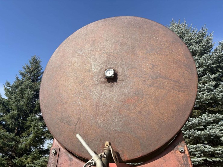300-gal-fuel-barrel-on-stand,-last-used-for-gas-image-7