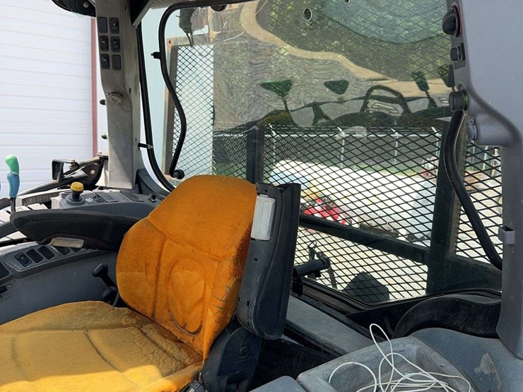 new-holland-t6020-image-21