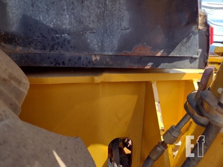 2004-caterpillar-420d-image-27