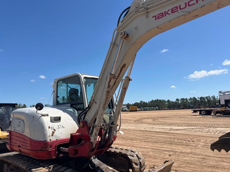 2015-takeuchi-tb290-image-25