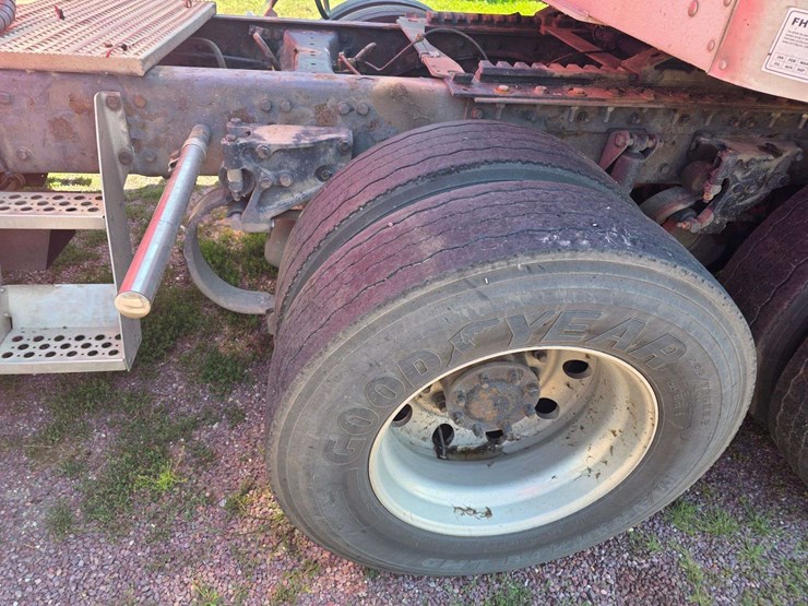 2013-kenworth-t660-image-12