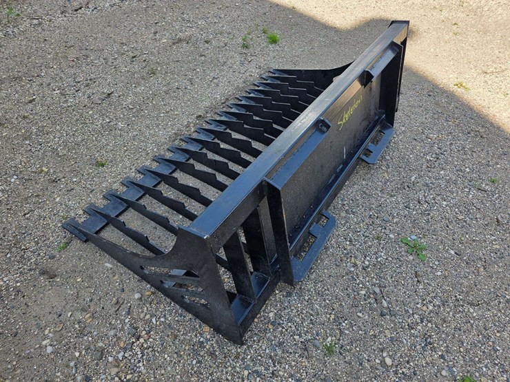 68”-rock-bucket,-universal-hookups,-4”-spacings,-3/8”-outside-steel-with-¼”-steel-teeth,-new-image-6