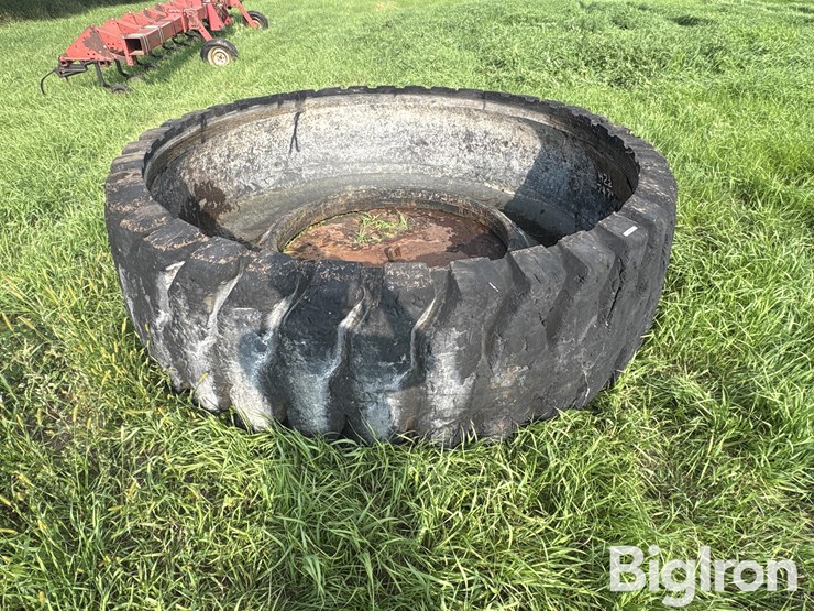 8.5’-rubber-livestock-water-tank-image-4