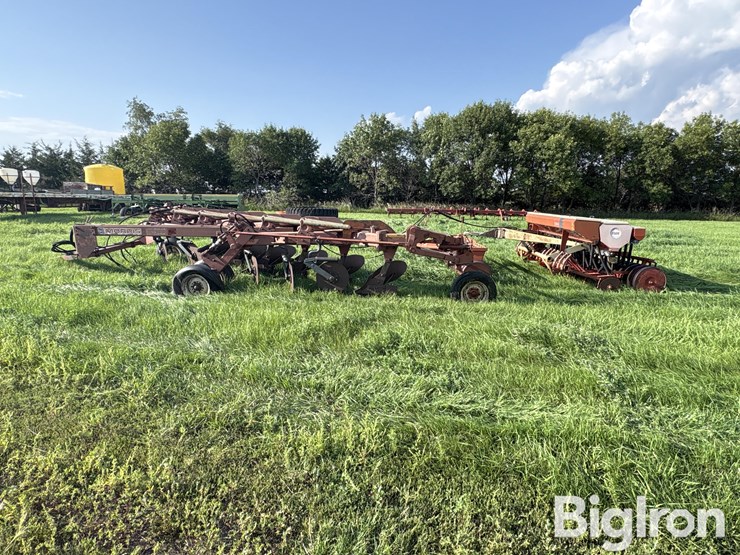 morris-/-melroe-6-bottom-plow-packer-drill-image-8