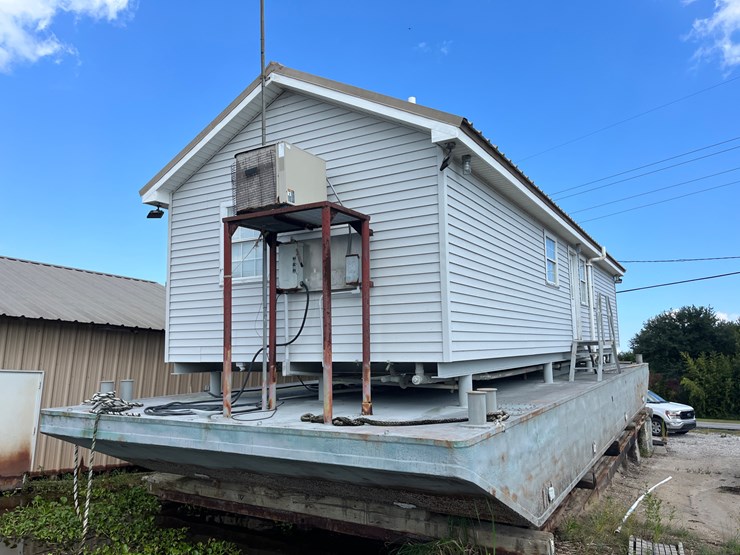 #105-•-living-quarters-barge-image-10