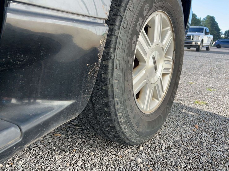 2002-lincoln-navigator-image-16