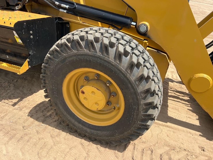 2021-caterpillar-420-image-19