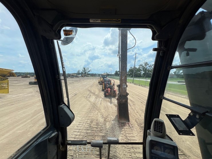 2008-deere-270d-lc-image-47
