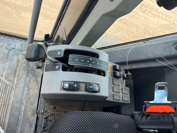 2020-caterpillar-120-image-35