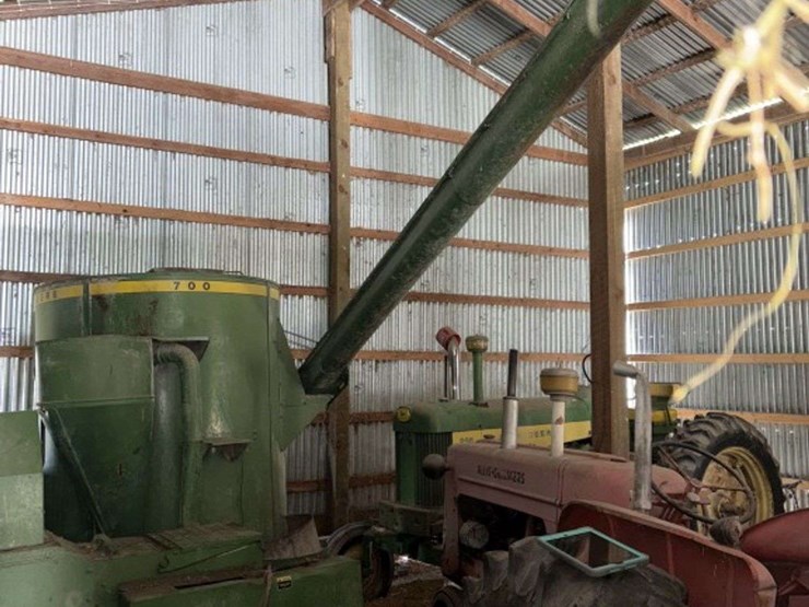 john-deere-700-image-1