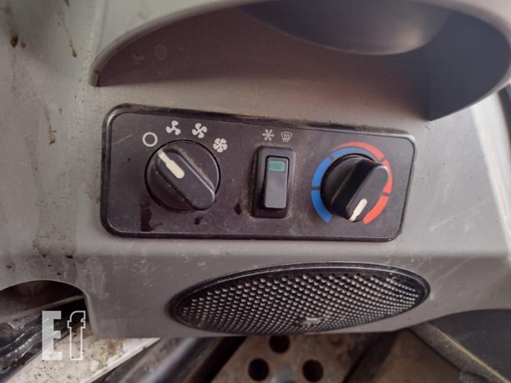 2022-bobcat-s740-image-12