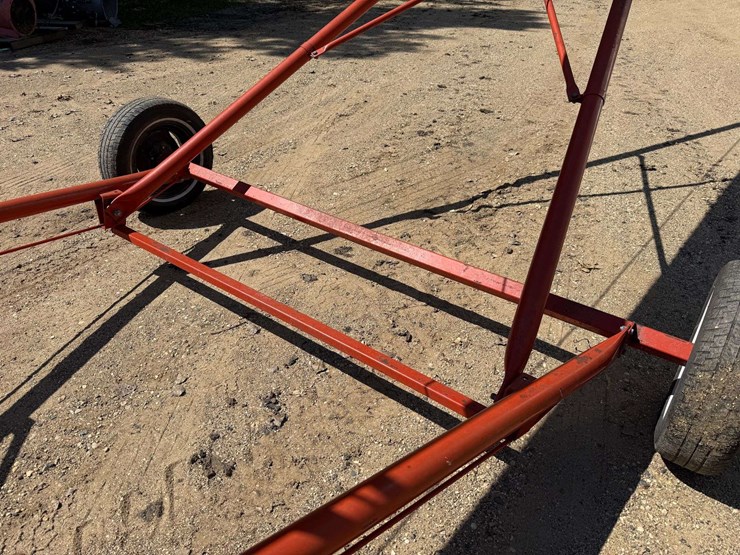 westfield-mk-100-61-auger-with-dual-auger-swing-hopper,-hydraulic-lift,-electric-hopper-walker-with-image-13