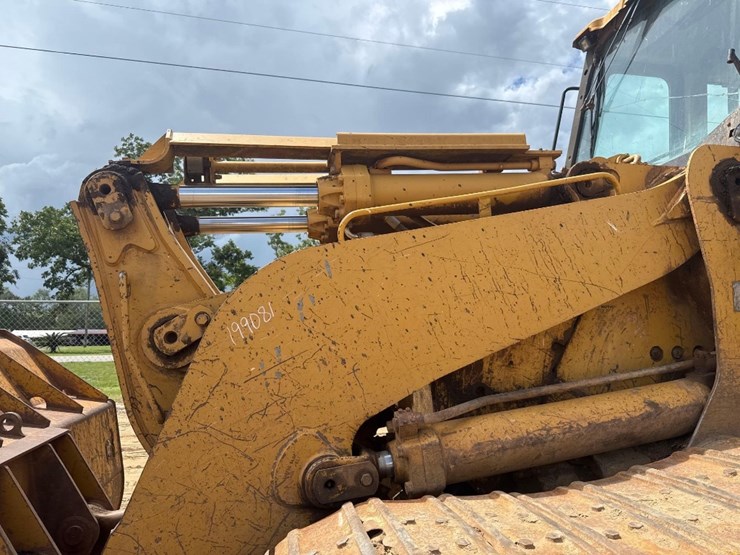 2002-caterpillar-973c-image-19