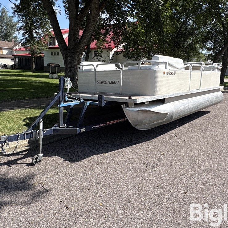 1997 Smoker Craft 20’ Pontoon Boat W/Motor & Trailer