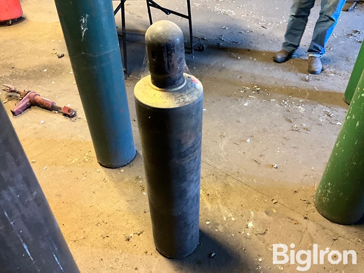 compressed-gas-cylinder-image-4